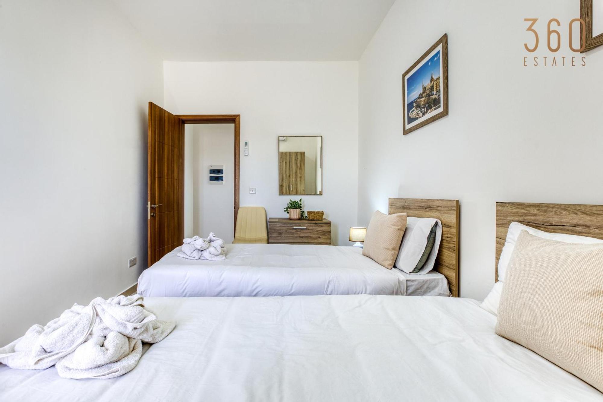Apartment Beautiful 2br Penthouse With Private Terrace & Bbq By 360 Estates St. Paul's Bay